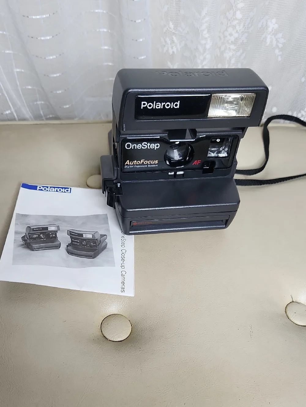 Polaroid OneStep Autofocus 600 instant film camera W/ instruction Manual